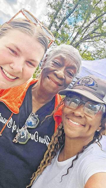 <p>Alexa Boan, Virginia Sanders, and Charlotte Campbell</p>