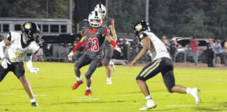 
			
				                                Marlboro County Bulldog defense held the Cheraw Braves scoreless in the third quarter.
                                 Photos| Ken Stroman

			
		