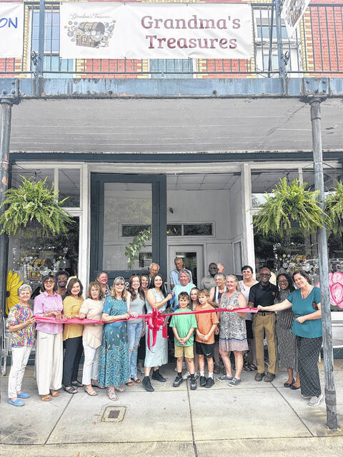The grand opening for the new store and Creation Station, a creative arts business located inside Grandmas Treasures, was Monday, April 13, from 4 until 7 p.m. and the residents of Bennettsville came out in droves to show their support.
                                 Submitted courtesy of Gage Speight