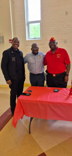 Pictured left to right is Bennettsville Police Chief Sammy Crosland, Bennettsville Mayor Tyron Abraham, and Rev. Frank Faulkner
                                 Images provided courtesy of Mayor Tyron Abraham