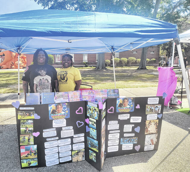 Genius behind anti-bullying club NahZias Corner, Tanesha Cook, pictured left, stands with her mom, Donvel Smith. Cook said many people stopped by her booth to offer their volunteer services to her new non-profit community outreach club for youth. We have really receieved a lot of donations today, said Cook, feeling blessed.
                                 Lauren Monica | Herald- Advocate