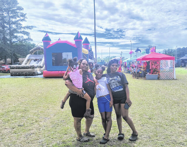 <em>Pictured left to right</em>: Royalty Mckeller and Sharoyal Lester, Shaniyah Greer, and Shamiyah Lester
                                 Lauren Monica | Herald Advocate